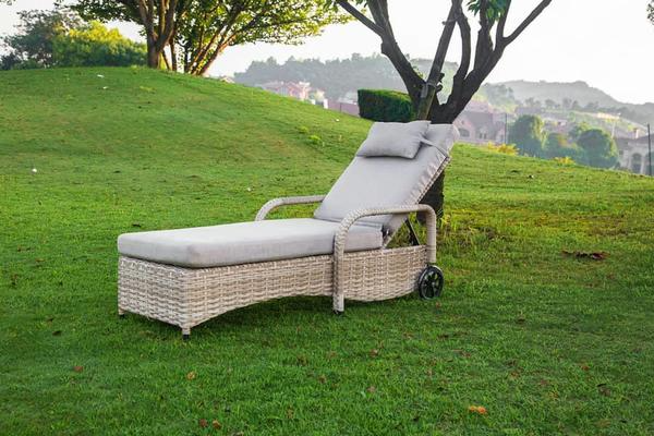 Care este materialul principal al Lounge-ului? Care sunt caracteristicile?